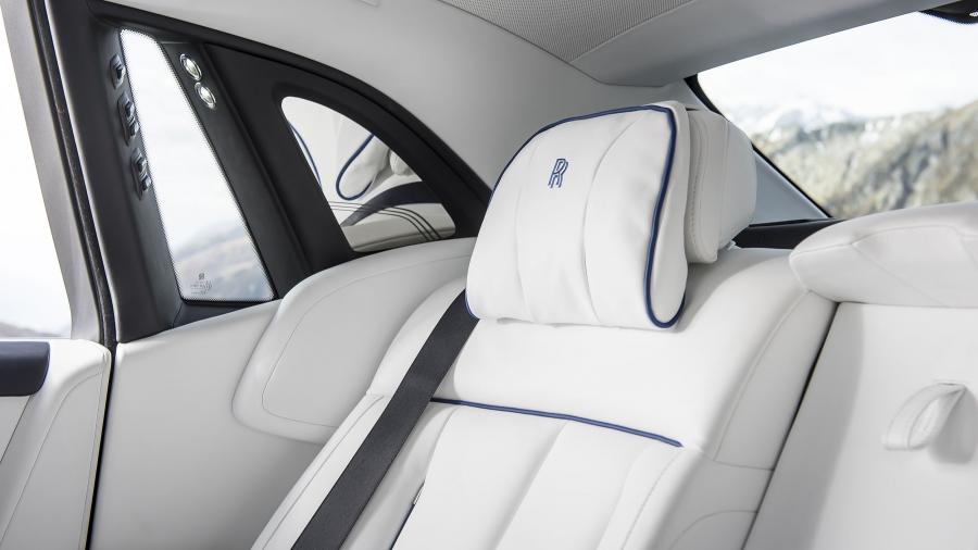 Интерьер Rolls-Royce Phantom 2017 года  (WW) (фото 39 из 75)